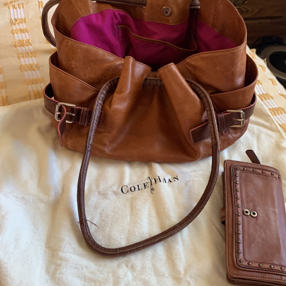 Cole Haan bag  and matching wallet. Gently preloved;) clean, soft leather